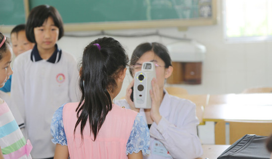 科斜弱视筛查团队走进罗而小学开元棋牌app隆力奇-爱家眼(图2)